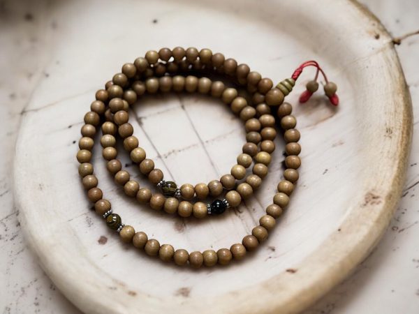 MALA IN LEGNO DI SANDALO E OCCHIO DI TIGRE - 108 grani - immagine 2